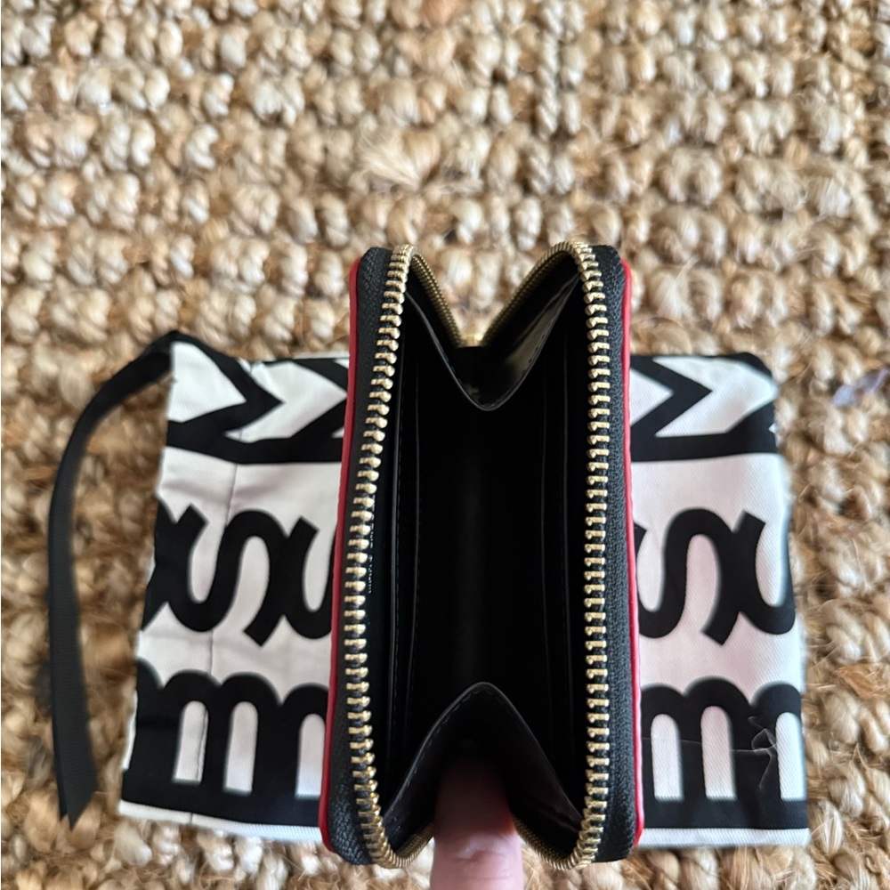 Marc Jacobs Leather Wallet - Picture 5 of 5